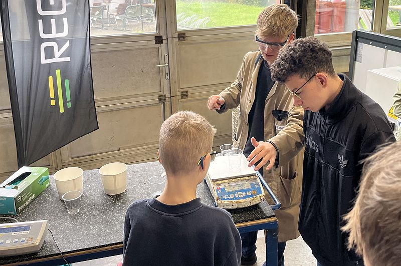 IMG 2930 Material wiegen