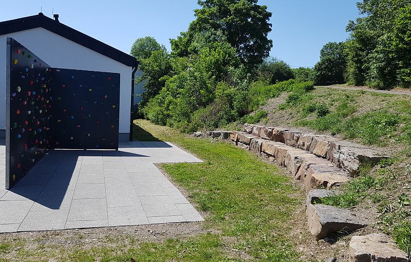 20260527 141525 Sitze Boulderwand